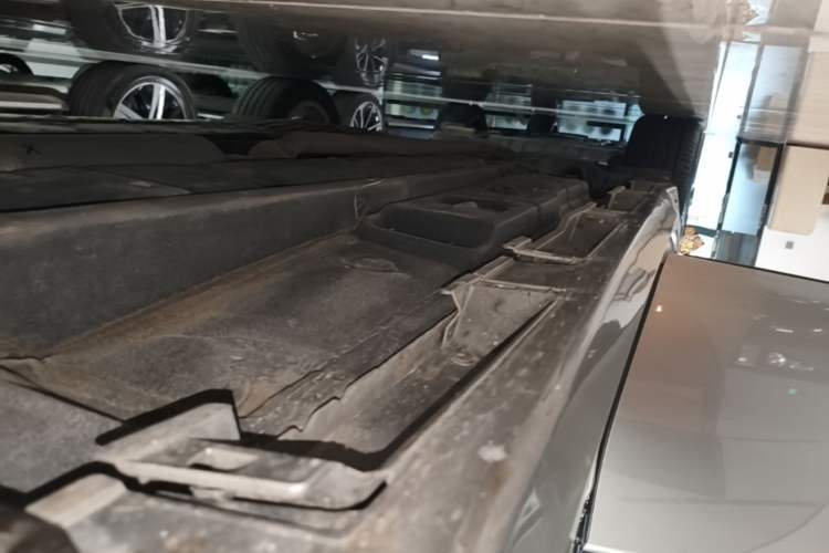 Used Lexus ES 2015 300h Comfort Edition Right Side Sill