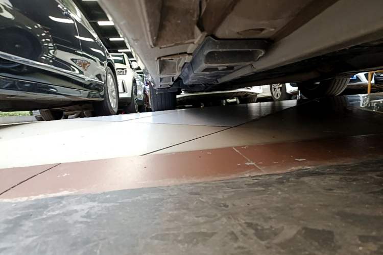 Used Lexus ES 2015 300h Comfort Edition Right Side Sill