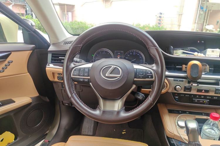 Used Lexus ES 2015 250 Elegant Edition Steering Wheel