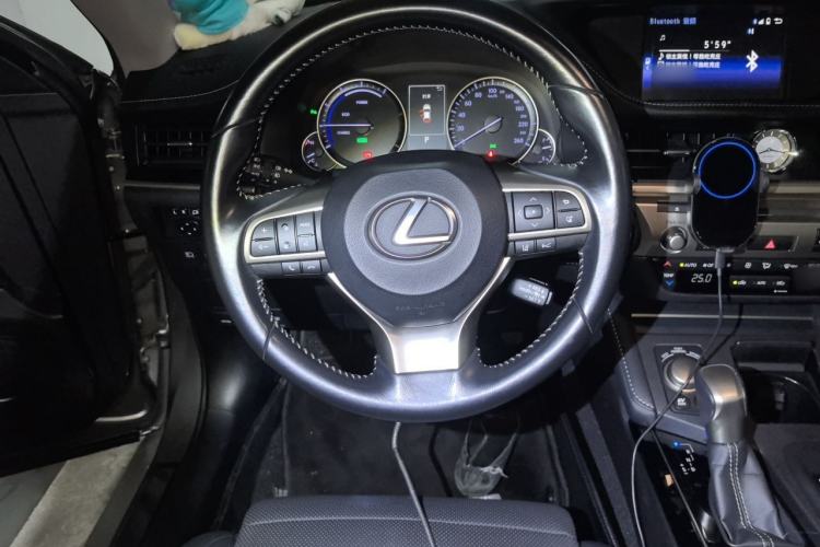 Used Lexus ES 2015 300h Comfort Edition Steering Wheel