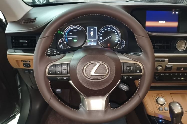 Used Lexus ES 2015 300h Comfort Edition Steering Wheel