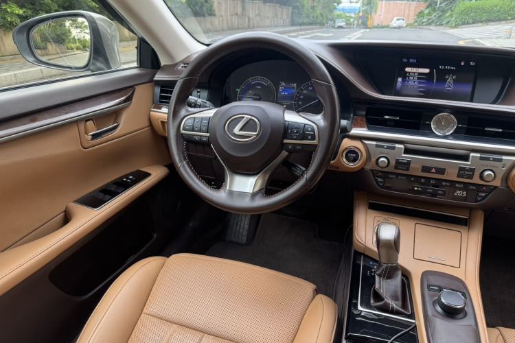 Used Lexus ES 2015 300h Comfort Edition Steering Wheel