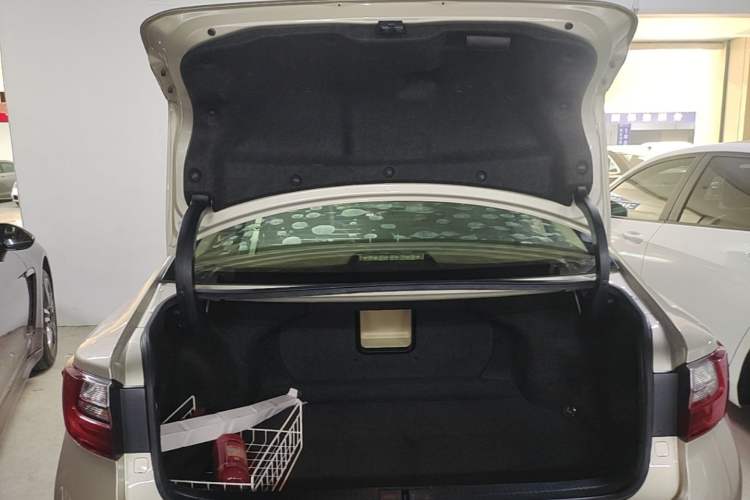 Used Lexus ES 2015 250 Elegant Edition Trunk