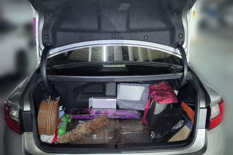 Used Lexus ES 2015 300h Comfort Edition Trunk