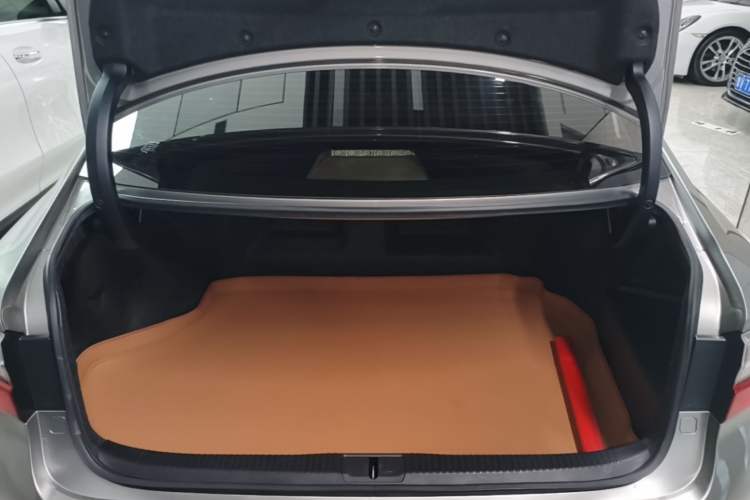 Used Lexus ES 2015 300h Comfort Edition Trunk