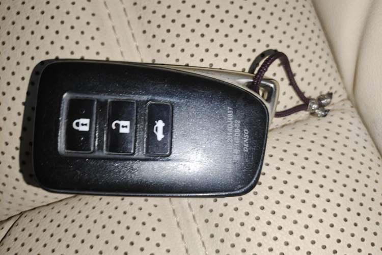 Used Lexus ES 2015 250 Elegant Edition Vehicle Key
