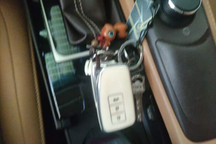 Used Lexus ES 2015 300h Comfort Edition Vehicle Key