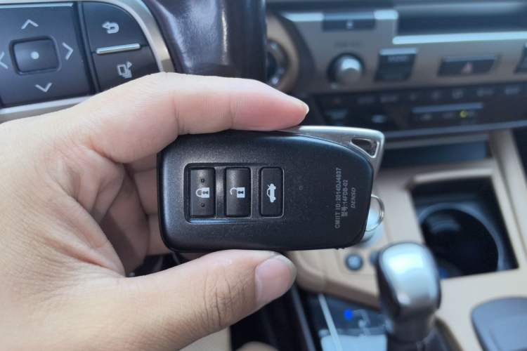 Used Lexus ES 2015 300h Comfort Edition Vehicle Key