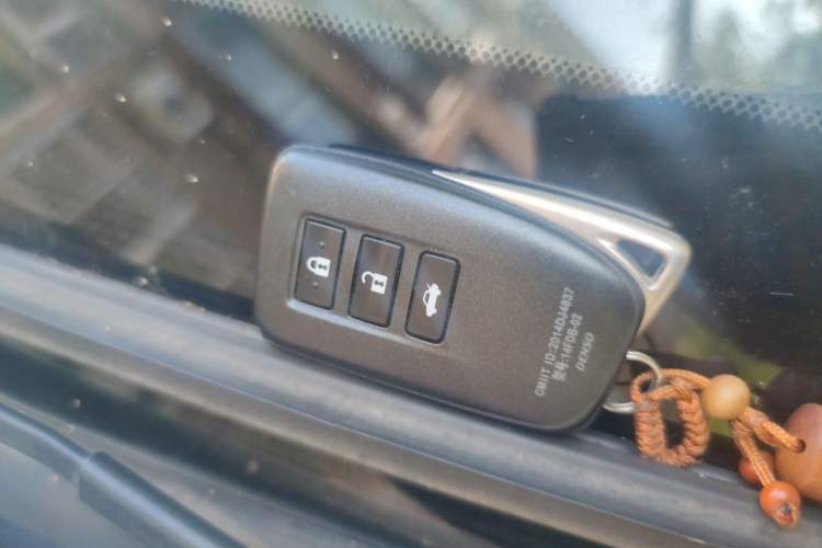 Used Lexus ES 2015 300h Comfort Edition Vehicle Key