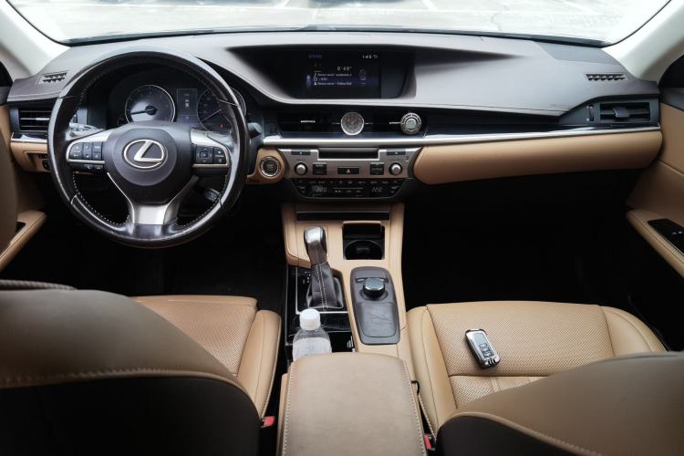 Used Lexus ES 2015 200 Elite Edition Center Console