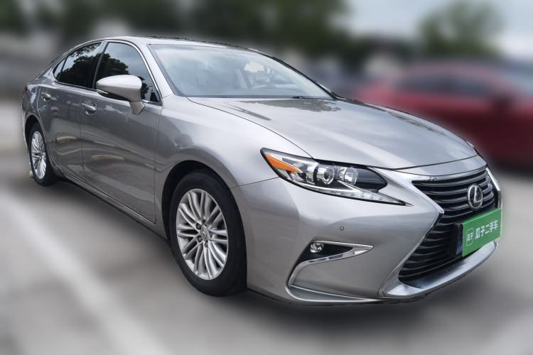 Used Lexus ES 2015 200 Elite Edition Front Right 45 Deg