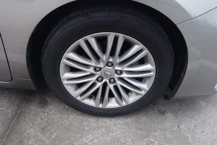 Used Lexus ES 2015 200 Elite Edition Right Front Wheel Hub