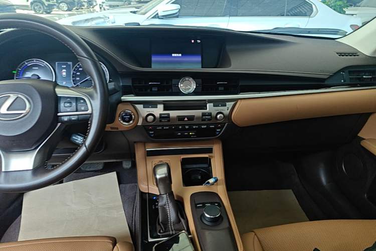 Used Lexus ES 2015 300h Comfort Edition Audio And AC Panel