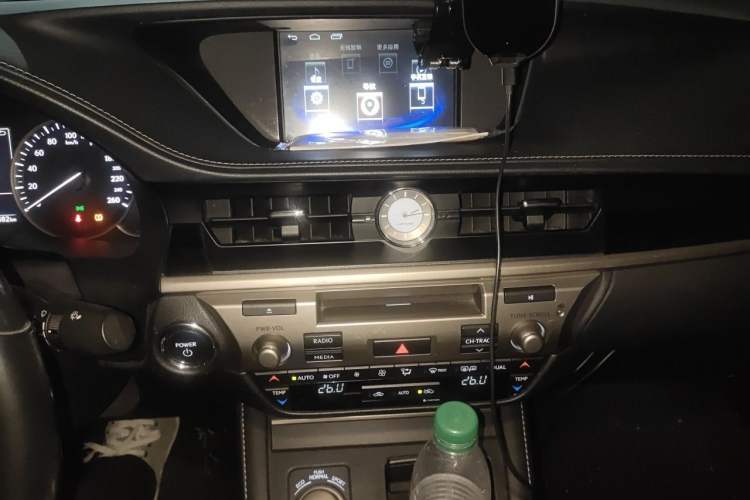 Used Lexus ES 2015 300h Comfort Edition Audio And AC Panel
