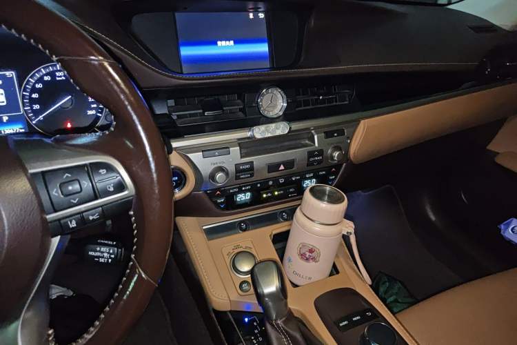 Used Lexus ES 2015 300h Comfort Edition Audio And AC Panel