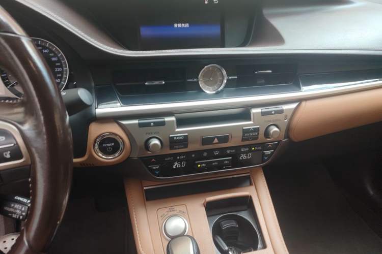 Used Lexus ES 2015 300h Comfort Edition Audio And AC Panel
