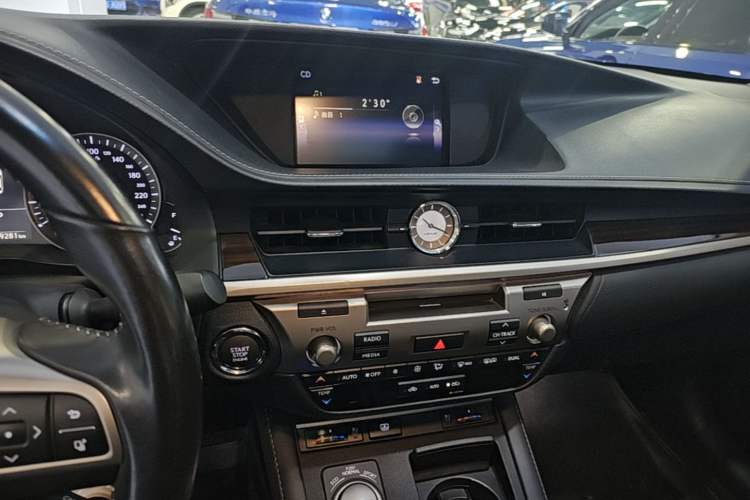 Used Lexus ES 2015 250 Elegant Edition Audio And AC Panel