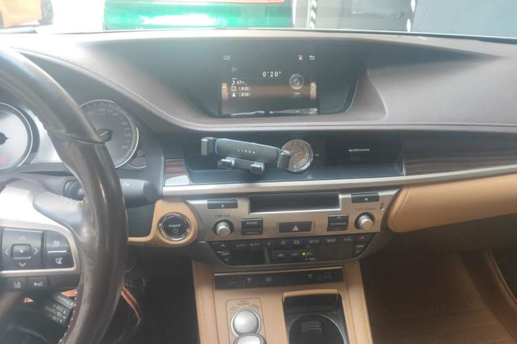 Used Lexus ES 2015 300h Luxury Edition Audio And AC Panel