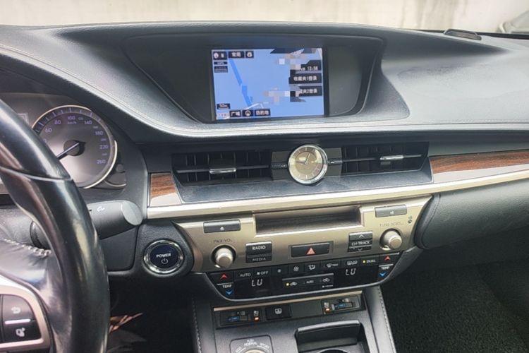 Used Lexus ES 2015 300h Luxury Edition Audio And AC Panel
