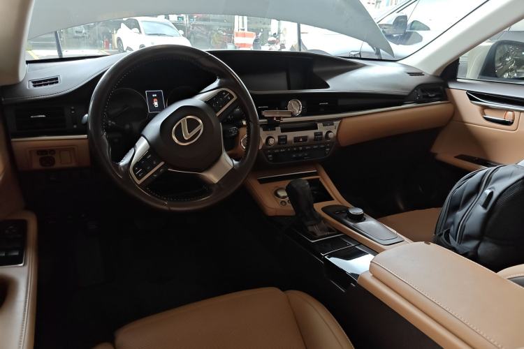 Used Lexus ES 2015 200 Elite Edition Center Console