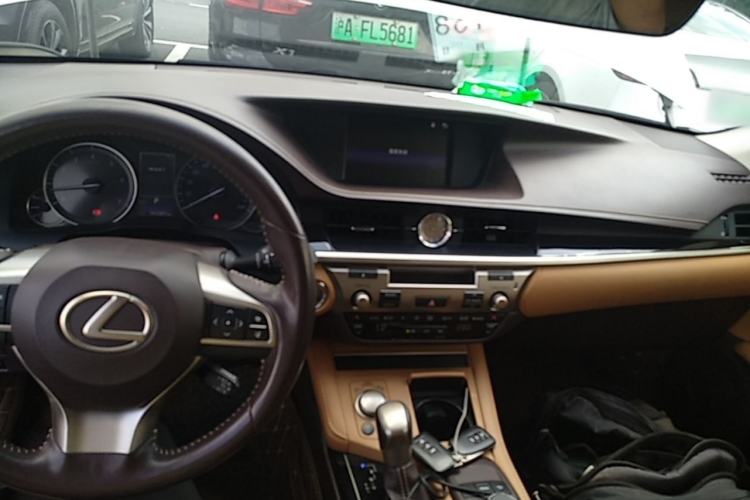Used Lexus ES 2015 200 Elite Edition Center Console