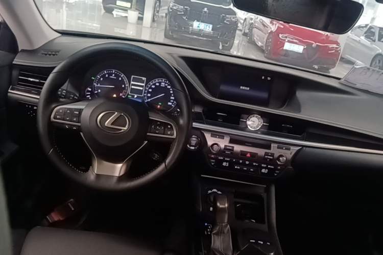 Used Lexus ES 2015 200 Elite Edition Center Console