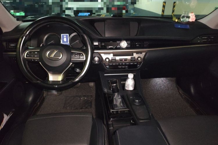 Used Lexus ES 2015 200 Elite Edition Center Console