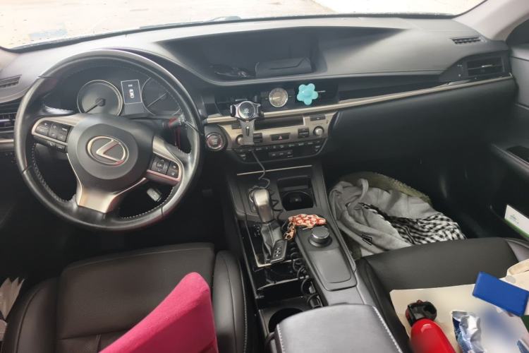 Used Lexus ES 2015 200 Elite Edition Center Console