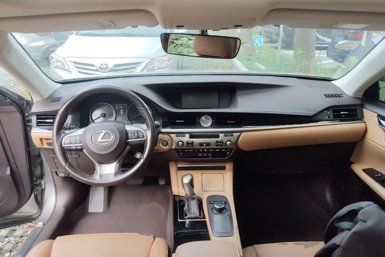 Used Lexus ES 2015 200 Elite Edition Center Console