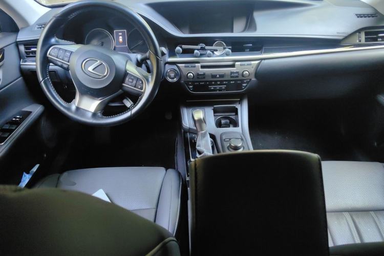 Used Lexus ES 2015 200 Elite Edition Center Console