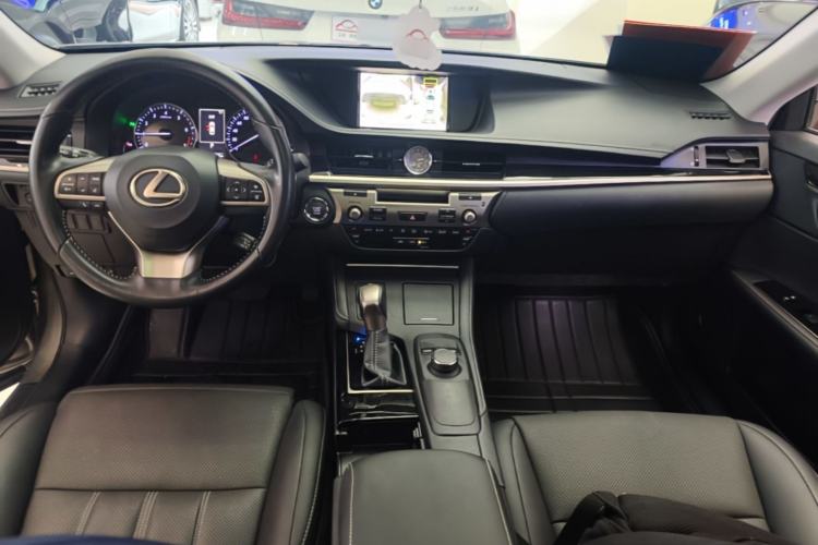 Used Lexus ES 2015 200 Elite Edition Center Console