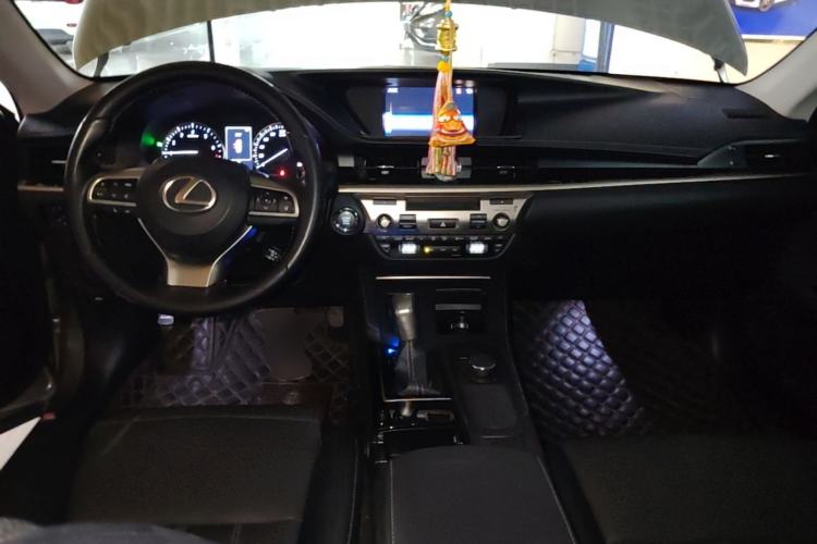 Used Lexus ES 2015 200 Elite Edition Center Console
