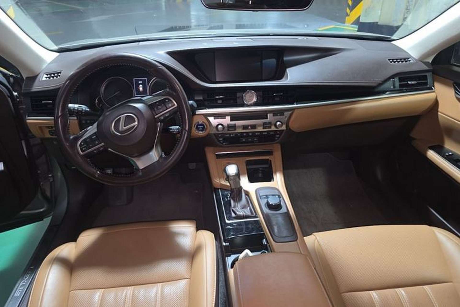 Used Lexus ES 2015 300h Comfort Edition Center Console