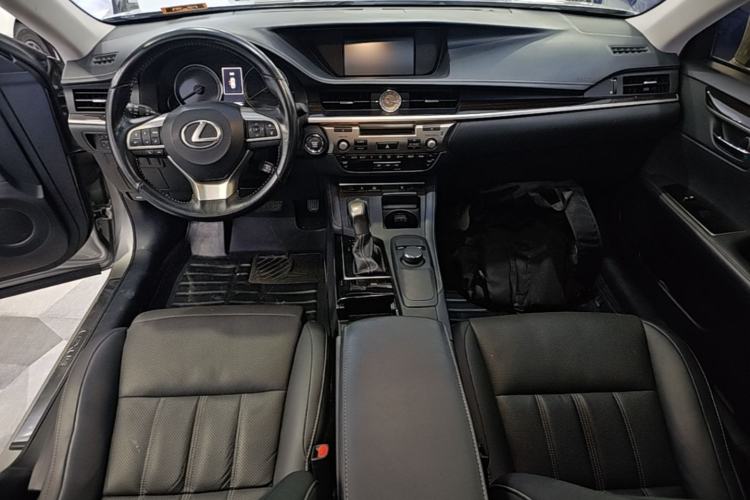Used Lexus ES 2015 250 Elegant Edition Center Console