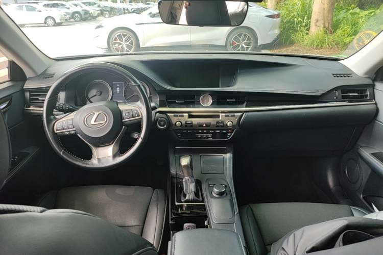 Used Lexus ES 2015 200 Elite Edition Center Console