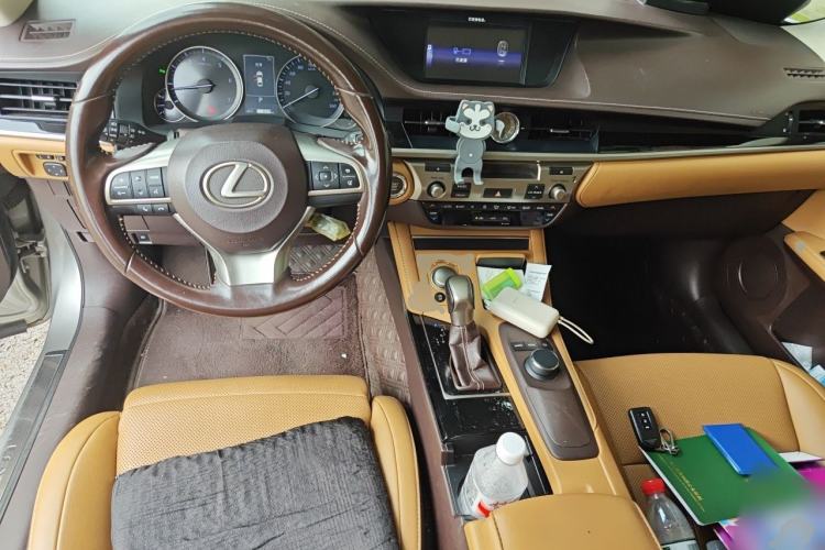 Used Lexus ES 2015 200 Comfort Edition Center Console