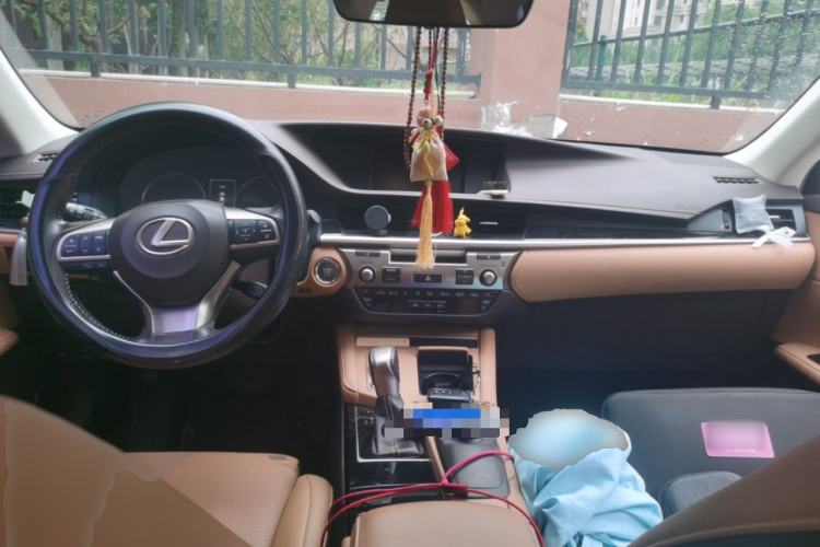 Used Lexus ES 2015 200 Elite Edition Center Console