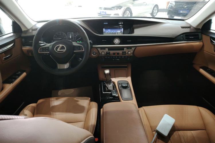 Used Lexus ES 2015 200 Elite Edition Center Console