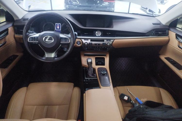 Used Lexus ES 2015 200 Elite Edition Center Console