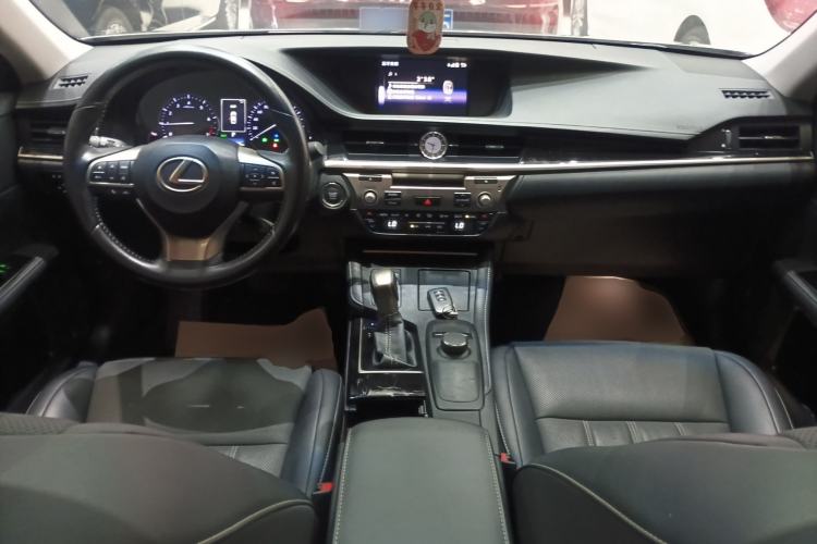 Used Lexus ES 2015 200 Elite Edition Center Console