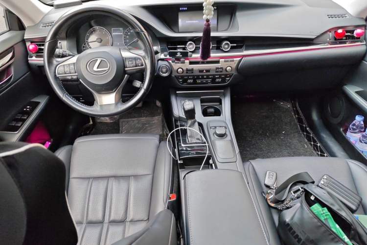 Used Lexus ES 2015 200 Elite Edition Center Console