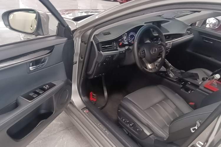 Used Lexus ES 2015 200 Elite Edition Driver Seat
