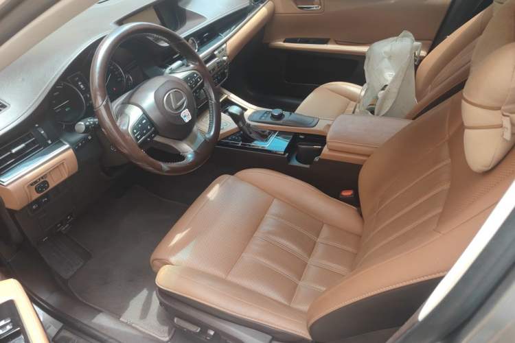 Used Lexus ES 2015 300h Comfort Edition Driver Seat