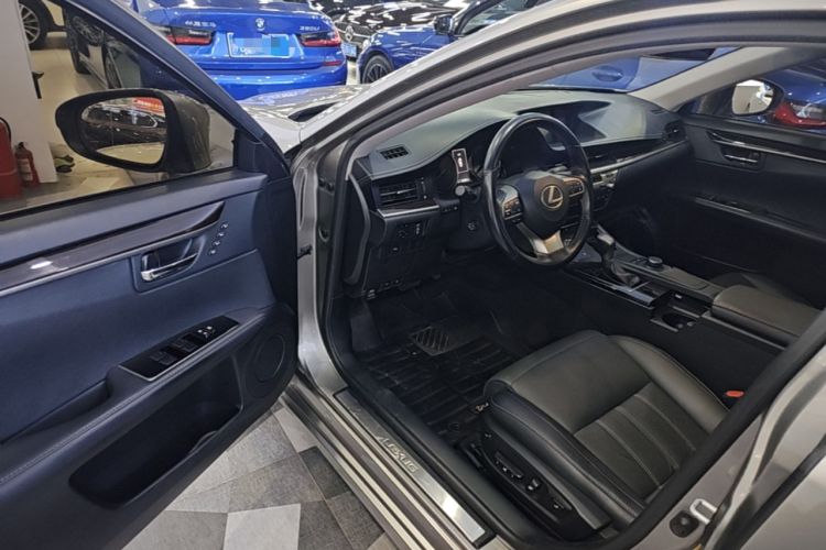 Used Lexus ES 2015 250 Elegant Edition Driver Seat