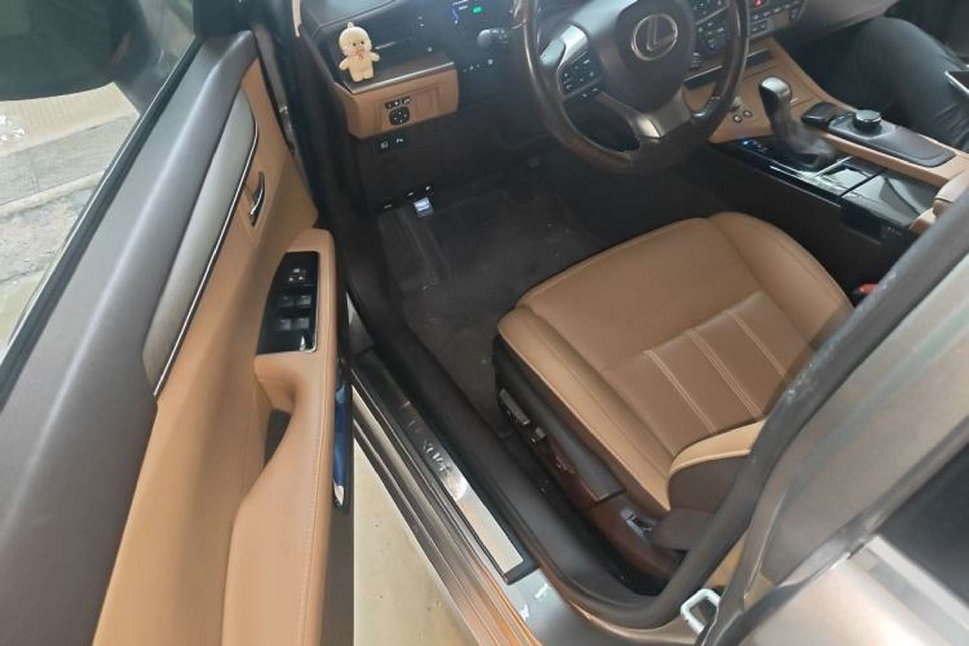 Used Lexus ES 2015 300h Comfort Edition Driver Seat