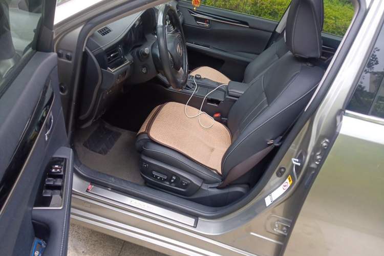Used Lexus ES 2015 300h Comfort Edition Driver Seat
