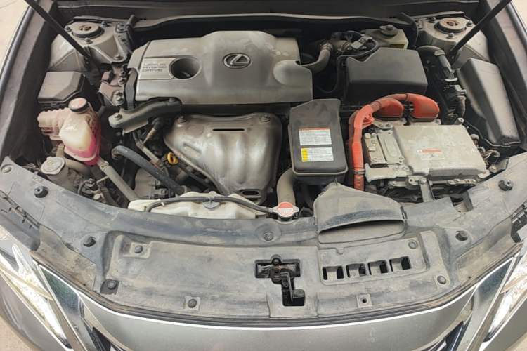 Used Lexus ES 2015 300h Luxury Edition Engine Bay