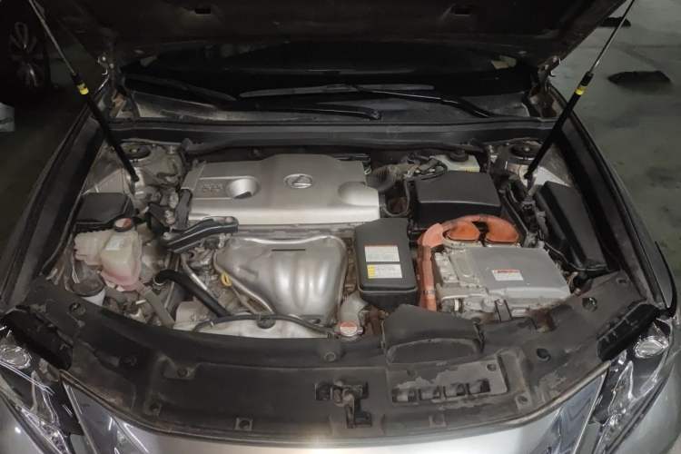 Used Lexus ES 2015 300h Comfort Edition Engine Bay