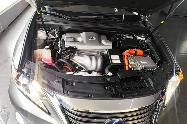 Used Lexus ES 2015 300h Comfort Edition Engine Bay