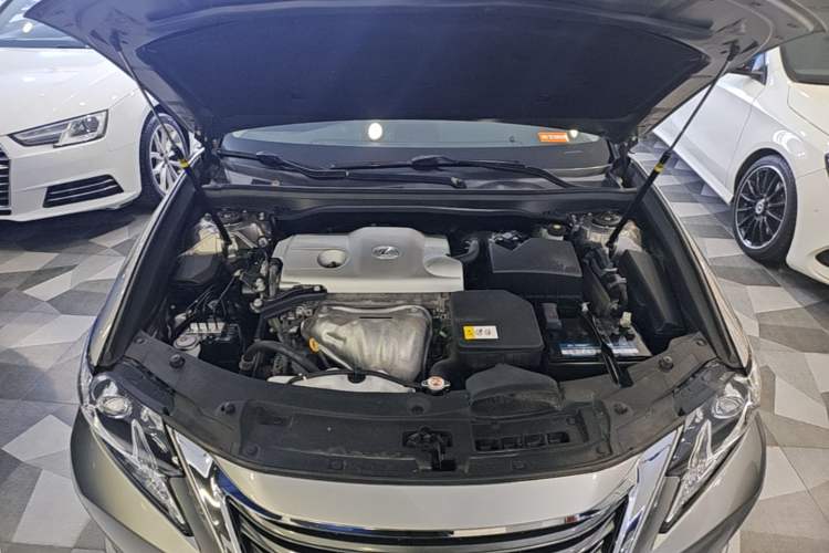 Used Lexus ES 2015 250 Elegant Edition Engine Bay